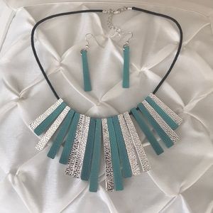 Necklace/Earrings set, turquoise color